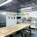 C'est La Vie Korean Style Minbak Paris Hostel