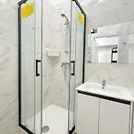 Hostel C'est La Vie Korean Style Minbak Paris Bagnolet