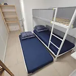 C'est La Vie Korean Style Minbak Paris Hostel