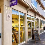 C'est La Vie Korean Style Minbak Paris Hostel Bagnolet