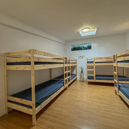 C'est La Vie Korean Style Minbak Paris Hostel