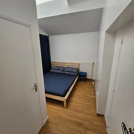 Korean Minbak Clv Paris Hostel